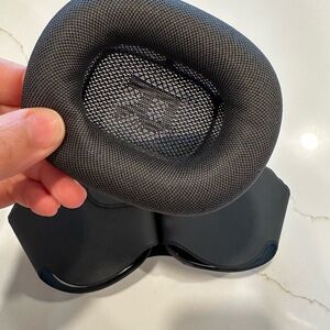 Apple Black AirPods Max Headset ‘R’ Ear Cushion ONLY